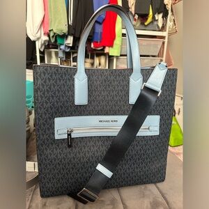 EUC- Michael Kors Kenley North/South tote. Blue signature monogram.